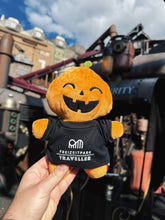 Lade das Bild in den Galerie-Viewer, Freizeitpark Traveller Halloween Kuscheltiere