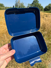 Lade das Bild in den Galerie-Viewer, NEU! Freizeitpark Traveller Brotdose Dark-Blue
