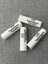 Lade das Bild in den Galerie-Viewer, Freizeitpark Traveller Lippenpflegestife (1x Stück)
