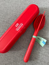 Lade das Bild in den Galerie-Viewer, Freizeitpark Traveller Besteckset Fire-Red 2025
